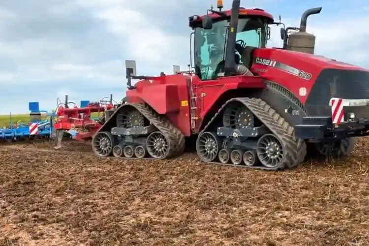 凯斯620履带式拖拉机带farmet整地机霸气作业!-三农视频-搜狐视频