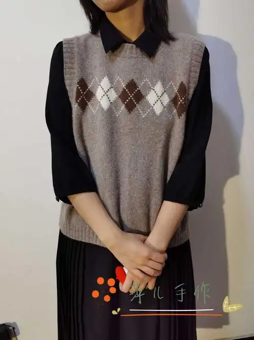 小叙清夏 女士棒针菱格花样背开扣背心-编织教程-编织人生