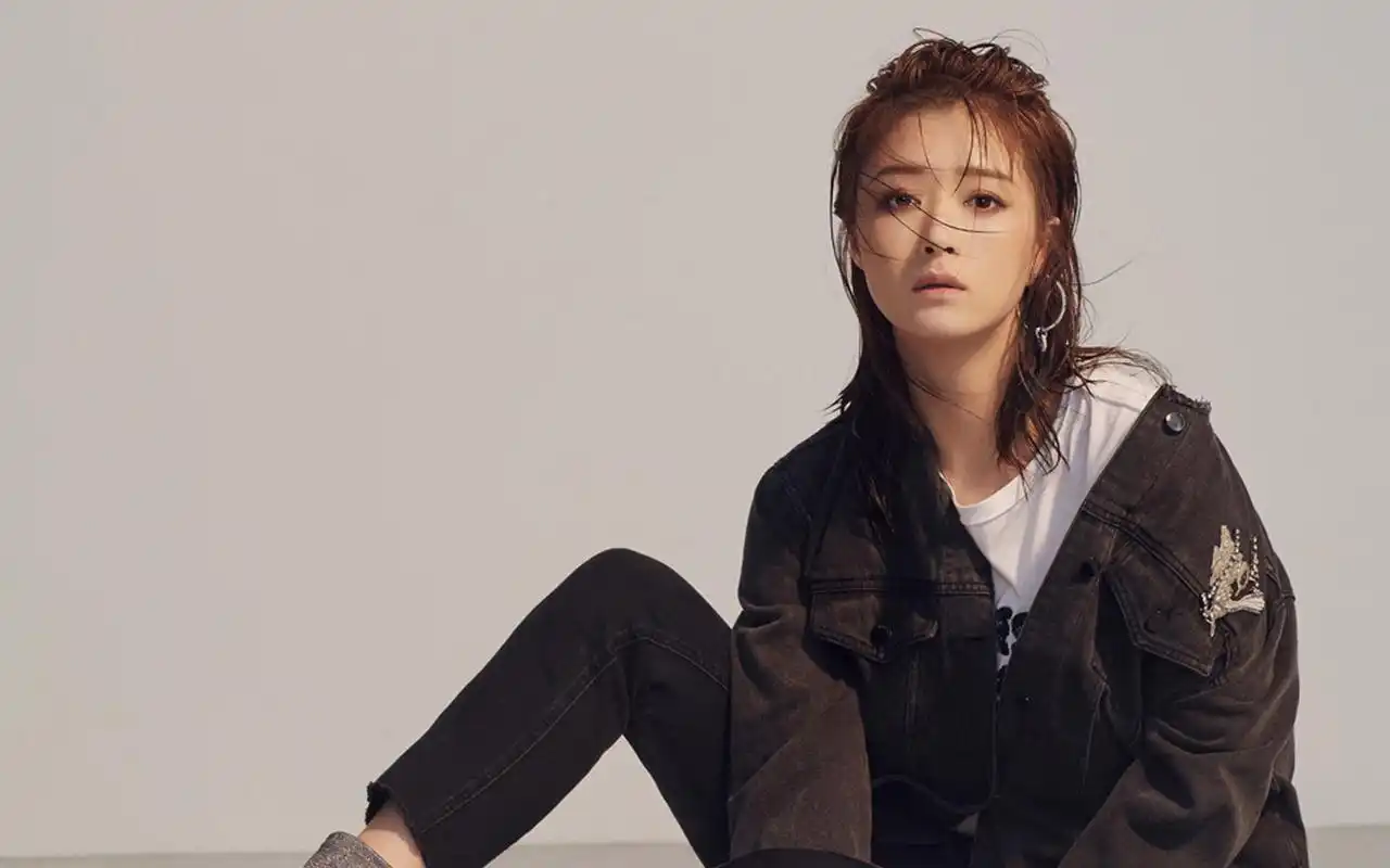 蒋欣魅力写真大片桌面壁纸高清大图预览1920x1200_大陆明星下载_美桌