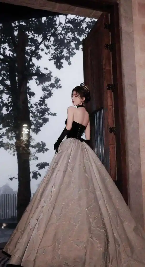 走过路过不要错过,快来康康小鞠暗黑系照片. - 抖音