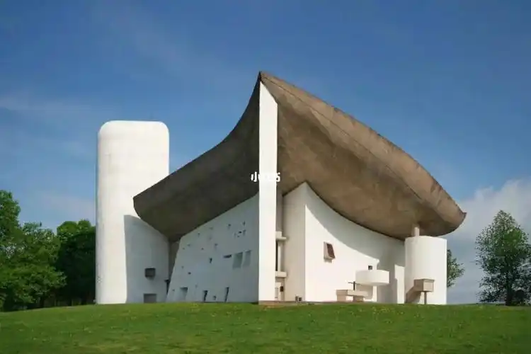 勒·柯布西耶:朗香教堂