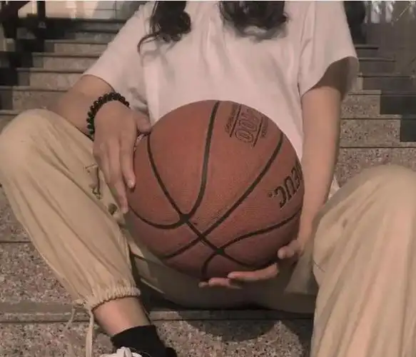 "篮球女孩"头像火了,情敌看了都心动,秀儿的专属