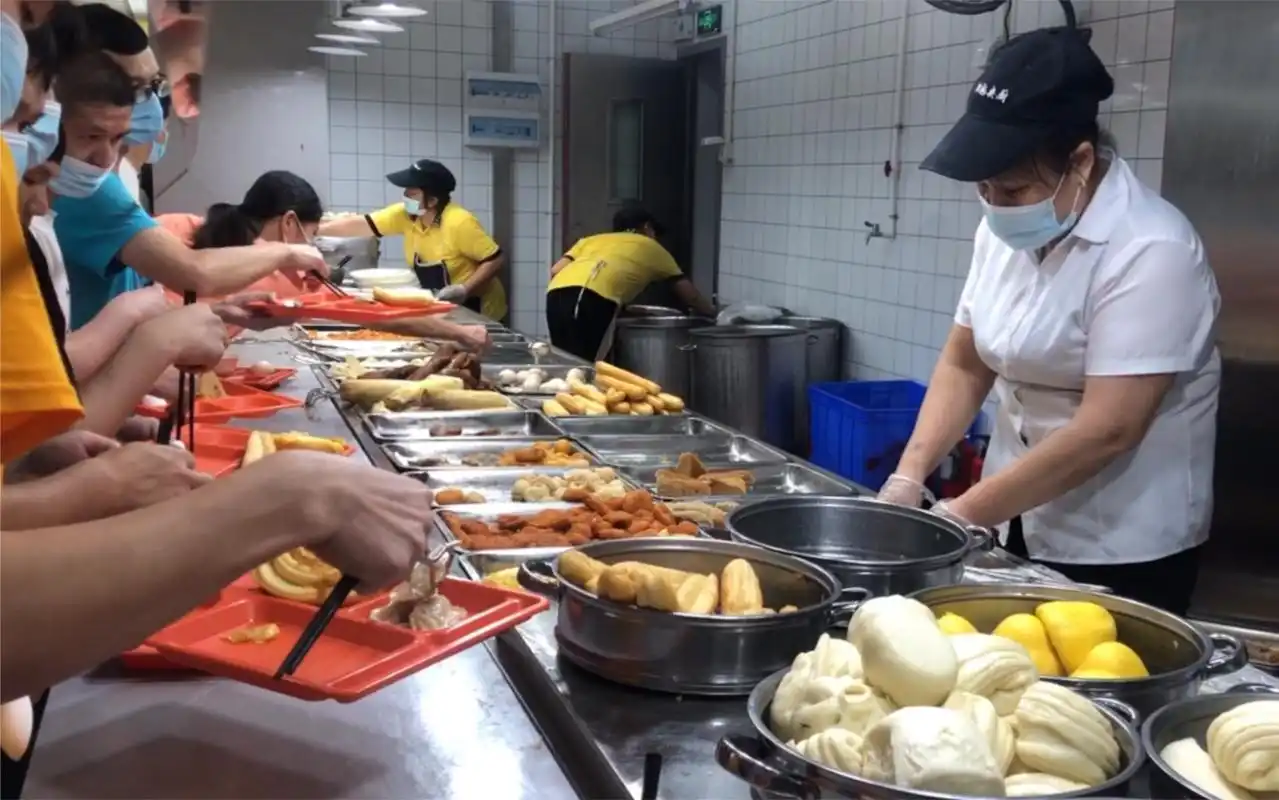 深圳电子厂打工:夜班下班食堂花3块吃个早餐,就是夜班补贴太少就8块