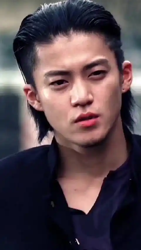 小栗旬曾现身北京导致机场瘫痪的男人