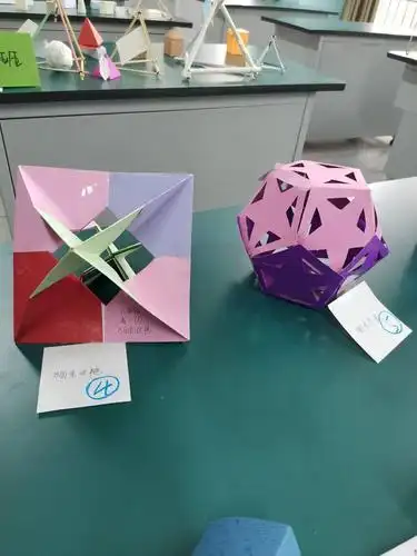 点线面体构建几何人生 ——伊宁市第一中学立体模型制作大赛