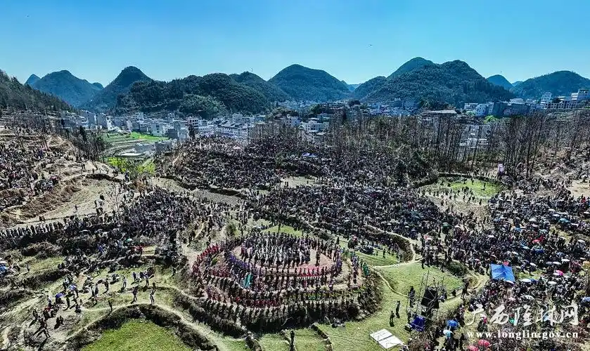 隆林苗族跳坡节节庆经济火