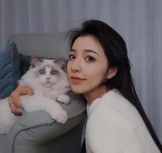 原创网红刘思瑶最新直播大变脸几乎认不出美颜磨皮过度鼻孔都磨没了