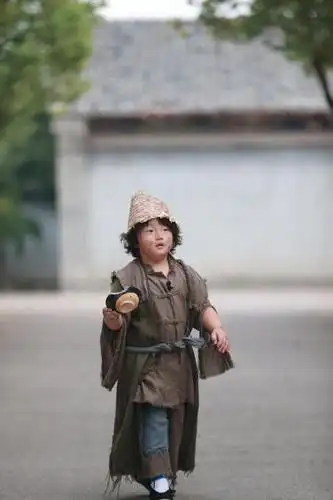 爸爸去哪儿林大竣和轩轩扮乞丐照片曝光