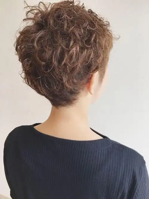 短发纹理烫:蓬松自然的时尚美感