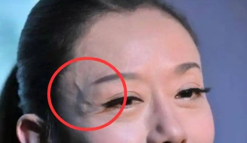 62岁杨丽萍近照曝光满脸皱纹和青筋年轻时犹如仙女下凡