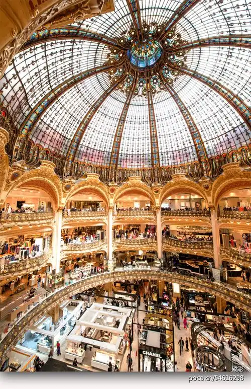 老佛爷百货女装部商场内景