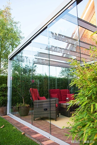 庭院设计:2个钢结构玻璃阳光房案例,从此花园里也能摆沙发茶几