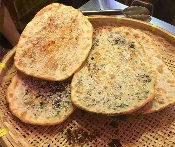 荆州公安老面锅盔-"这个虽然是一个摊位,但是他好像没有流动,.