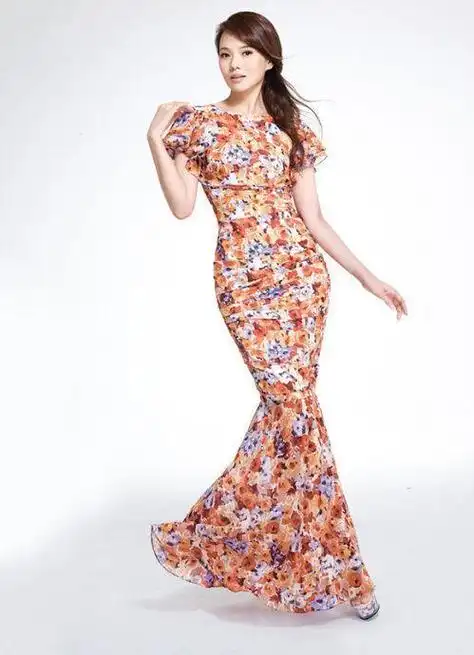 50岁伊能静庆生戴老花镜仍甜美(50岁伊能静近照曝光)(1)