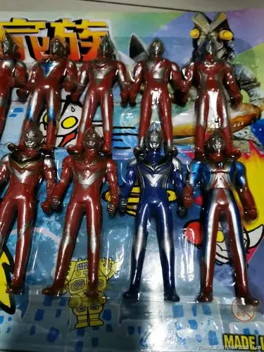 奥特曼玩具,两盒,48个,11厘米高.我不知道什么年代的,看好再买.