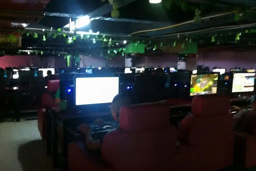 大学生上网40个小时后,心脏骤停身亡,父母将网吧告上法院