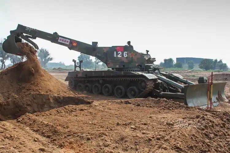 中国工程兵抓紧训练备战俄大赛