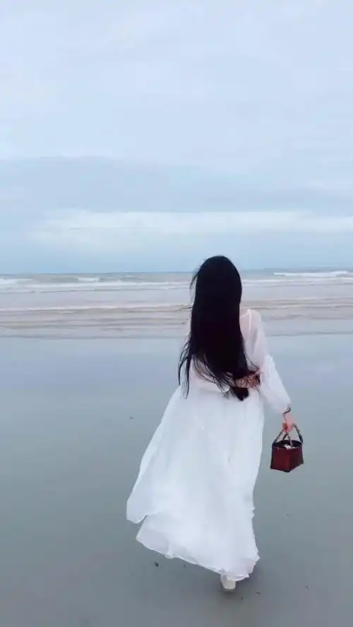 小姐姐背影好美,我看傻了!