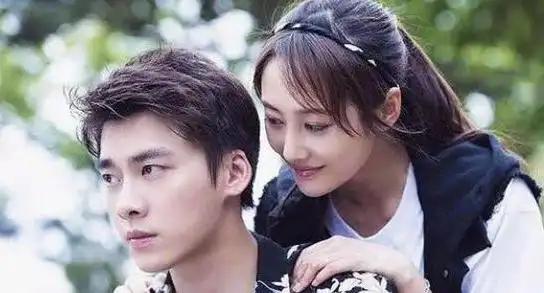 江疏影被曝新恋情手上的戒指有点意思李易峰最近也有新进展