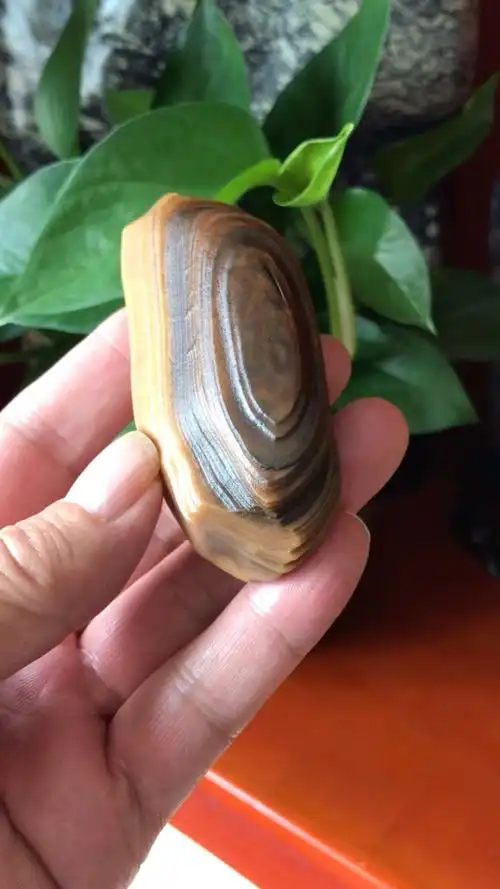 新疆戈壁田黄《沙漠漆一百一十克精品手把件欣赏96937515