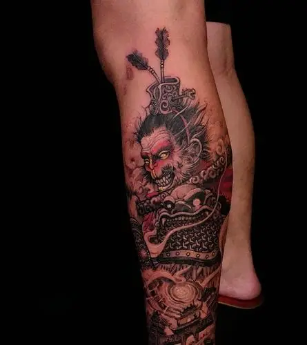 小腿处个性狂妄的齐天大圣纹身图案