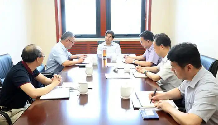 会见江西行政学院常务副院长曾志刚和宁波行政学院常务副院长卓厚佳