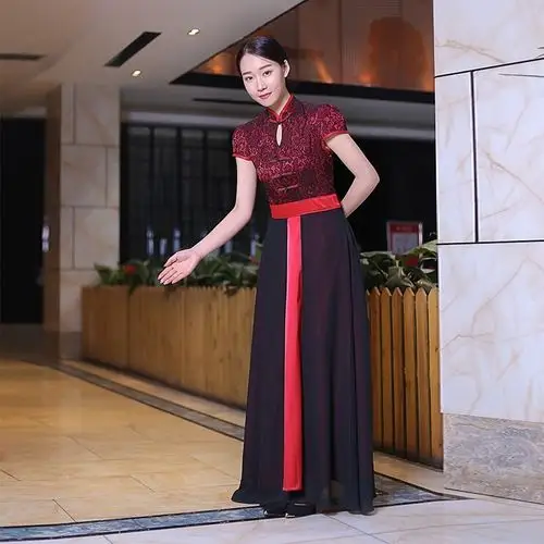 宾馆礼仪酒店餐厅迎宾服