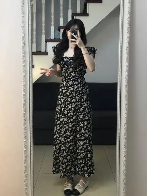 2023夏季新款茶歇法式黑色碎花连衣裙子质感高级感收腰女装长裙潮
