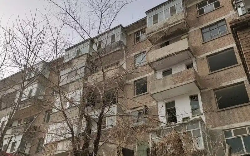 探秘八十年代废弃小区居民全部匆忙搬走这里发生了什么