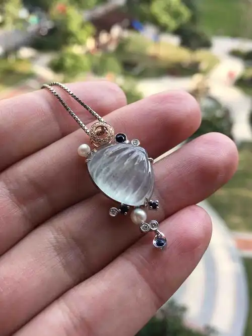 高冰种翡翠贝壳18k白金钻石镶嵌