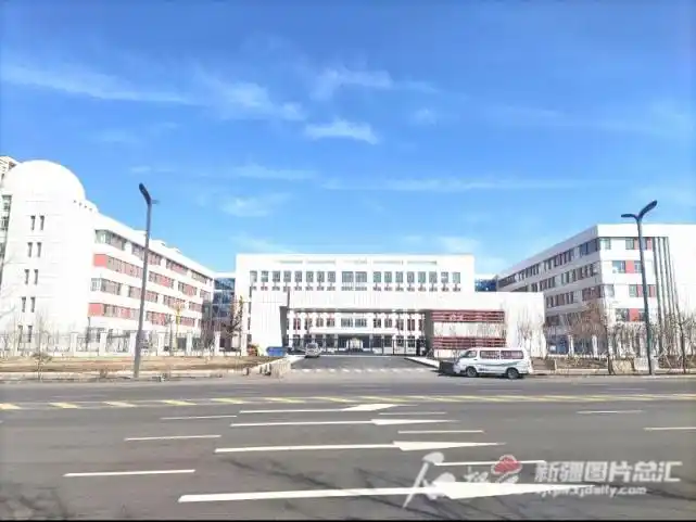 天山网记者 胡大敏摄同时,乌鲁木齐第一中学河马泉校区主体已经完工