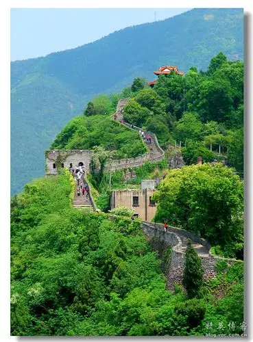 "师范"和"蓝本",遂称江南长城.临海古城墙有著悠久的历史.