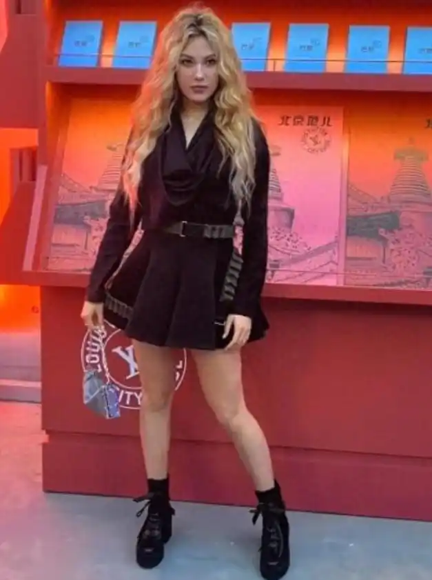 谷爱凌参加lv活动,风格和之前差不多,175身高却被拍成157公分