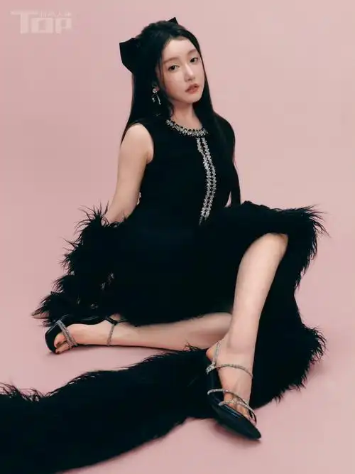 凭美貌出圈的姜贞羽 这组杂志拍得真好看