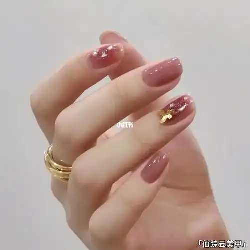 显白美甲简单款式ins冰透美甲