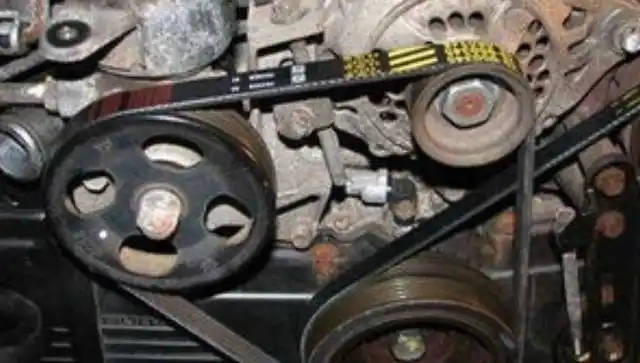 汽车发动机皮带多久换一次