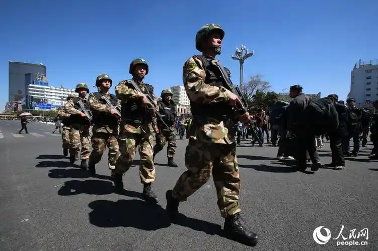 昆明火车站袭击事件续武装警察持枪执勤组图