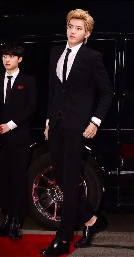 吴亦凡 187cm金钟仁 182cm珉豪 181cm吴世勋迁就张艺兴身高朴灿烈 185