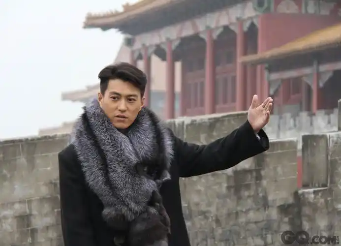 靳东毕业于中央戏剧学院的靳东,在娱乐圈打拼多年,电视剧拍了一部又一