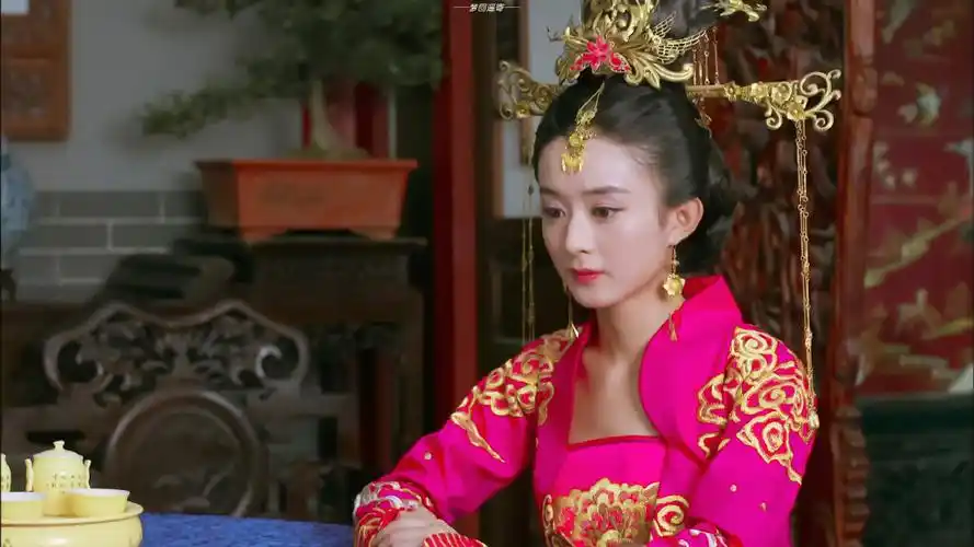 赵丽颖《吉祥天宝》杨若楠美图分享,长鞭执手,勇敢追爱去