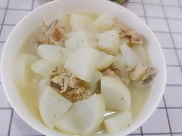 方方菜谱做的白萝卜排骨汤