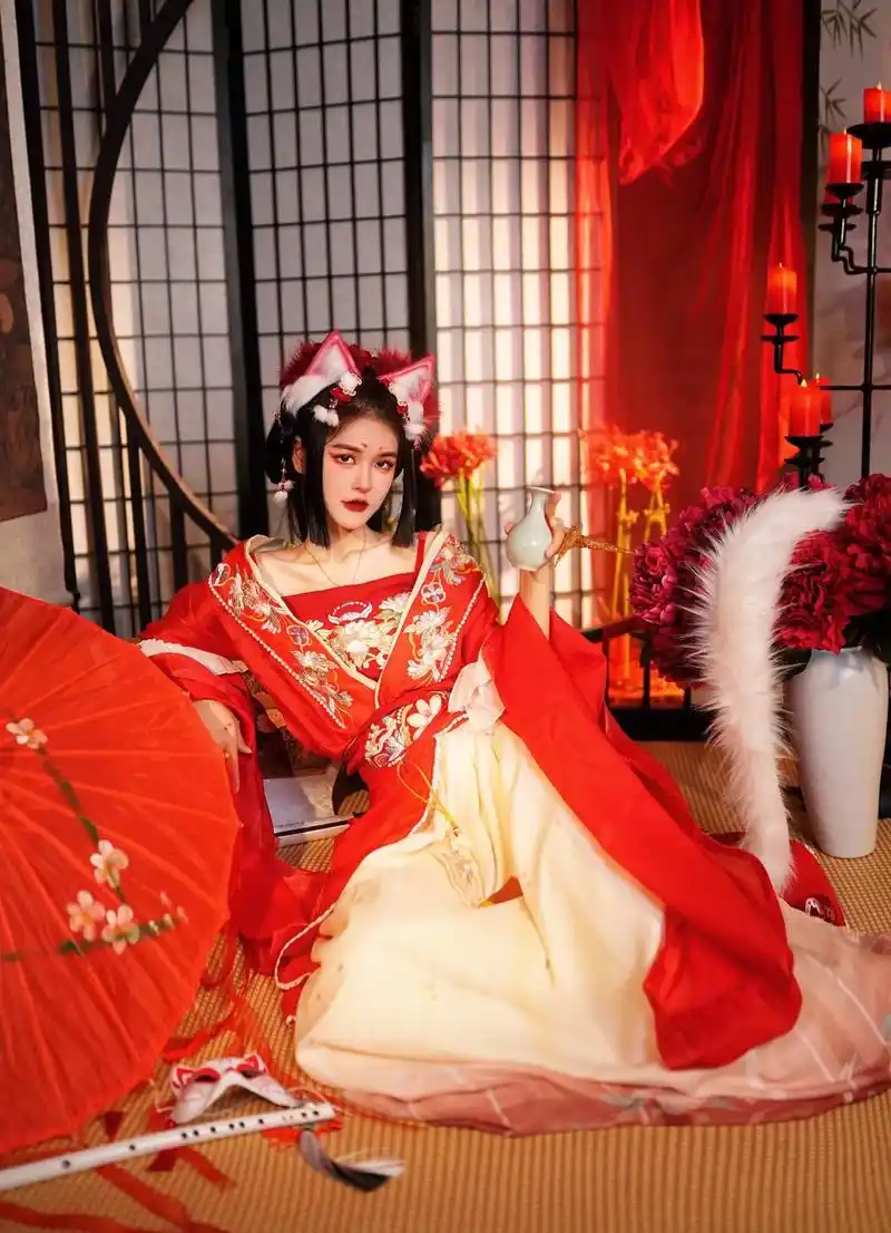 狐妖写真姑娘宵禁了最近城里有狐妖出没