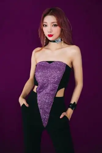 火箭少女曝集体写真,全员紫色系梦幻性感,网友:一个个身材绝了