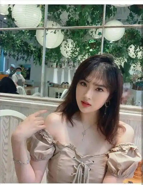 "为何大家总夸姐姐却忽视我",华为二公主姚安娜进娱圈压制姐姐_芭蕾