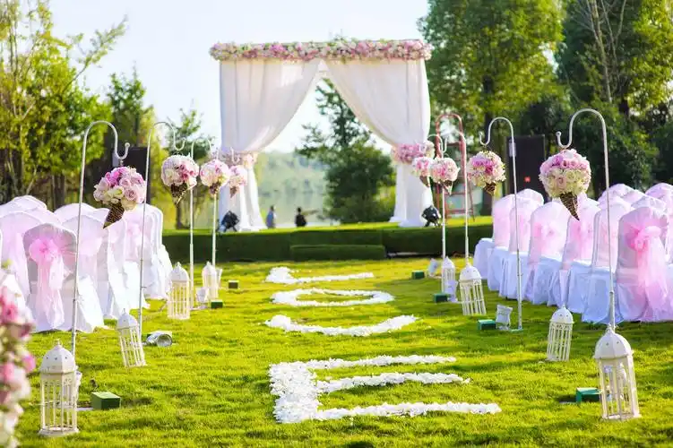 婚宴会场布置 婚宴场地布置价格