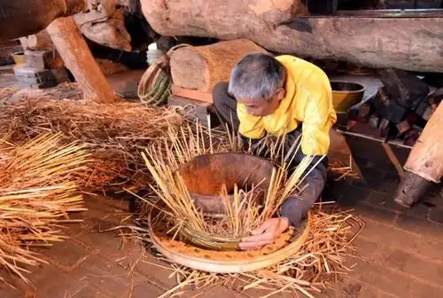 探秘传承千年的木榨古法榨油坊