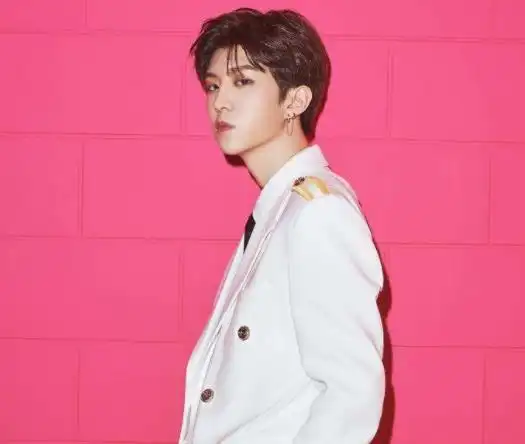 之前npc男团刚刚出新专辑的时候,乐华娱乐给乐华七子next统一换头像