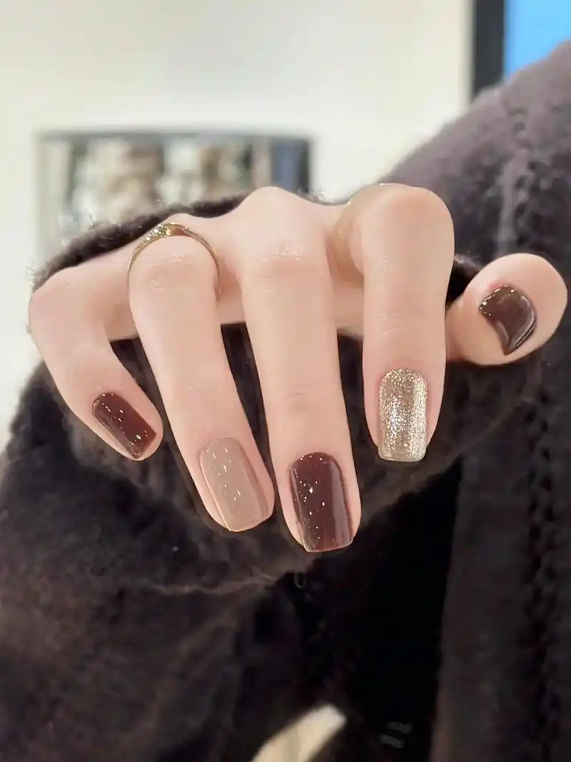 酒酿豆沙🫘显白冬日冰透红棕 纯色美甲.#指甲油 #短指甲也 - 抖音