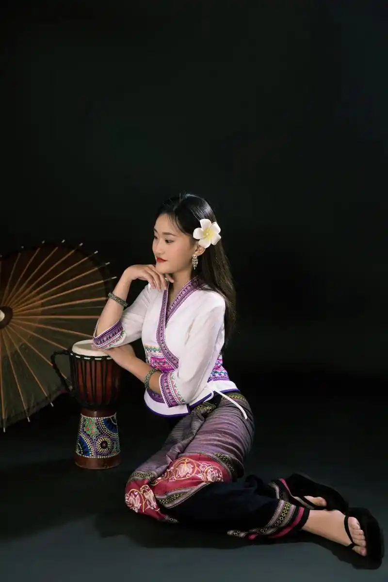 傣装写真.再发一次 刚刚限zhi了 分享写真照#傣家姑娘 @ - 抖音