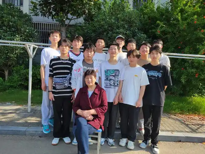 蒙城六中2023年届男生宿舍一楼全体学子们,希望你们梦想成真 - 抖音